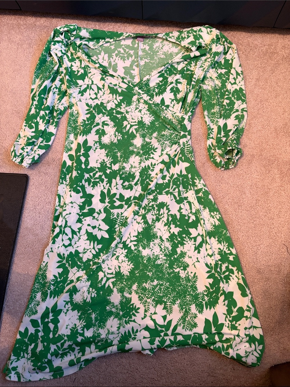 BY Design Green and White Floral Wrap Dress - Women's M